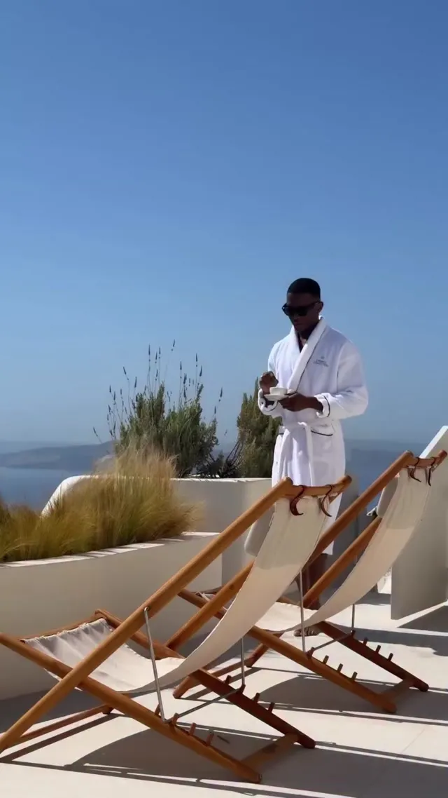 A few days in Santorini staying at @canavesoiasuites @canavescollection with fri